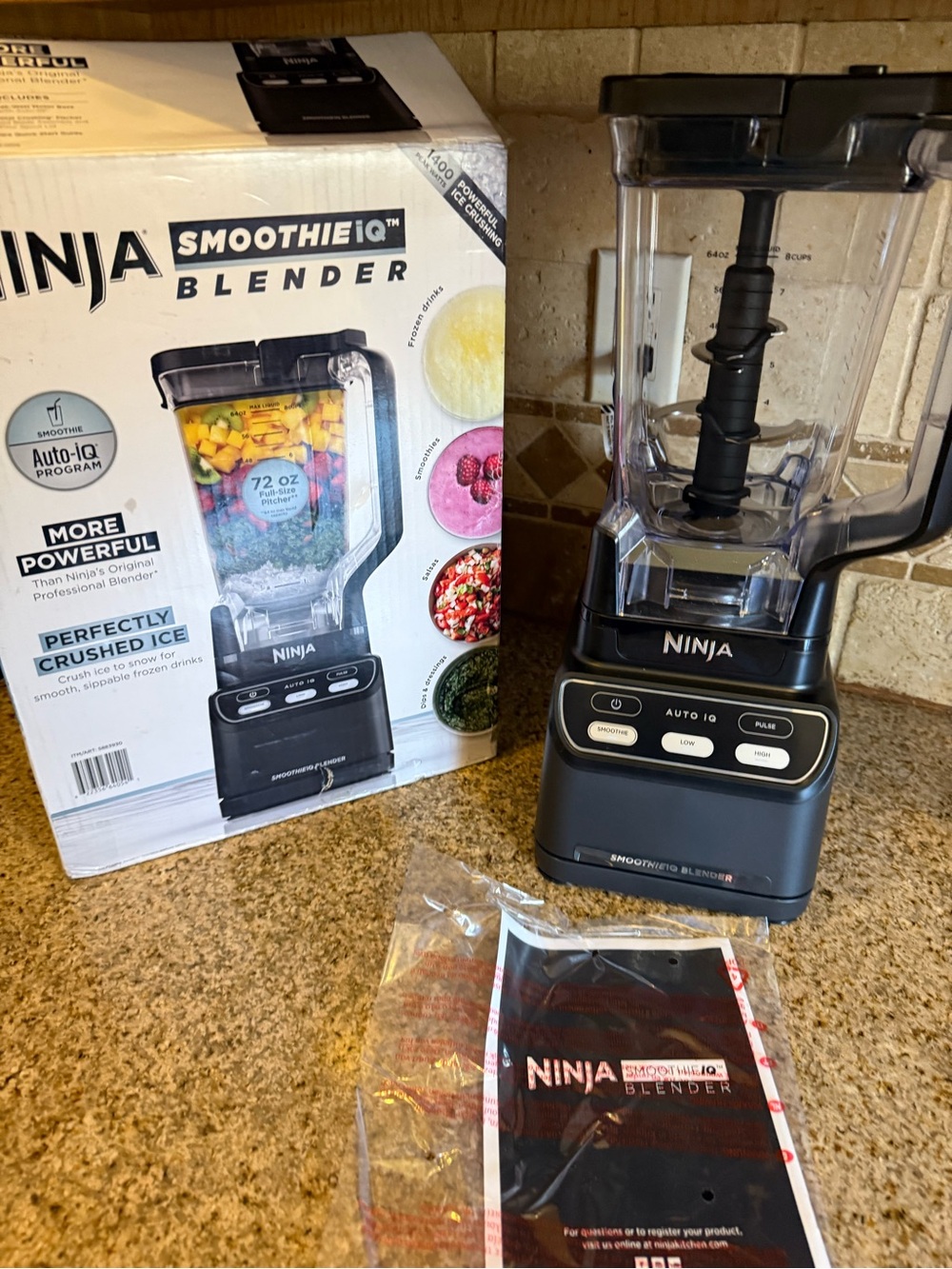 Ninja Smoothie iQ Countertop Blender - 1400W Professional Power